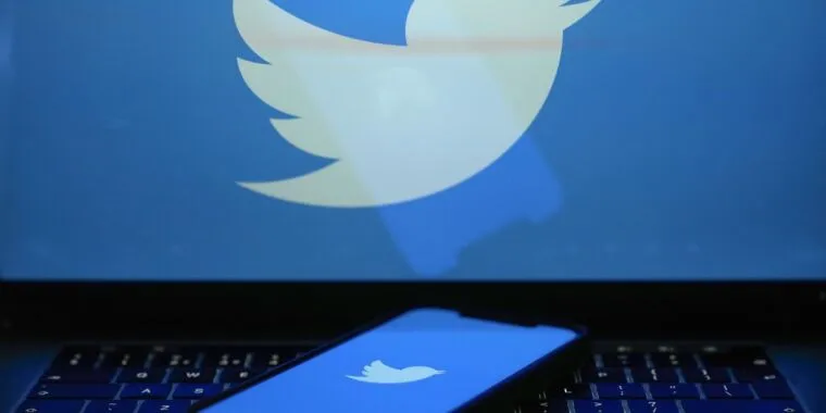 Twitter US ad sales plunged 59%, and internal forecasts are grim, NYT reports