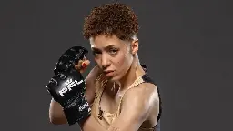 ‘When I fight, I can feel my soul alive,’ says Hattan Alsaif, Saudi Arabia’s groundbreaking MMA star | CNN