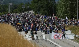 A dozen French police wounded in clashes with protesters opposing high speed rail project - EU Reporter