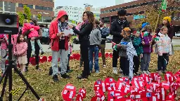 Minnesota Healthcare Workers, Youth, and Families Honor Palestinians - UNICORN RIOT