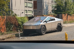 Tesla Cybertruck  Becomes Instant 'Tourist Magnet' After Breaking Down On Side Of The Road