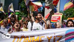 Istanbul: LGBTQ community tries to hold Pride amid arrests – DW – 06/26/2023