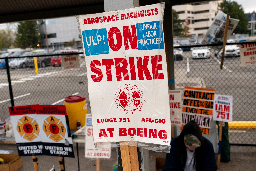 Boeing Machinists Have Voted to Continue Their Strike