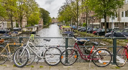 Amsterdam to give car traffic less priority as streets and sidewalks fill up