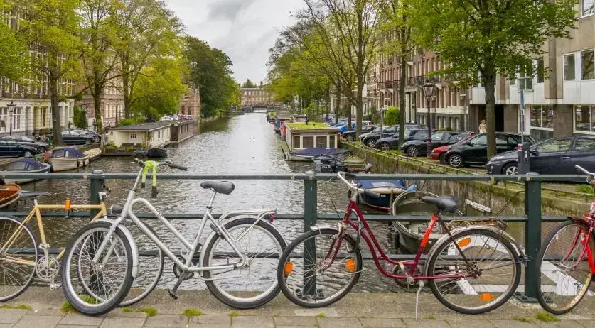 Amsterdam to give car traffic less priority as streets and sidewalks fill up