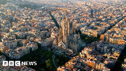 Barcelona mayor vows to abolish holiday lets