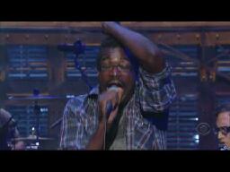 TV On The Radio - Wolf Like Me ( Live on Letterman ) HD &amp; in sync